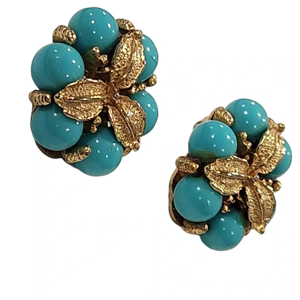 Vintage Mid-Century Gold-tone Trefoil Leaf Turquoise Beads Clip-on Stud Earrings